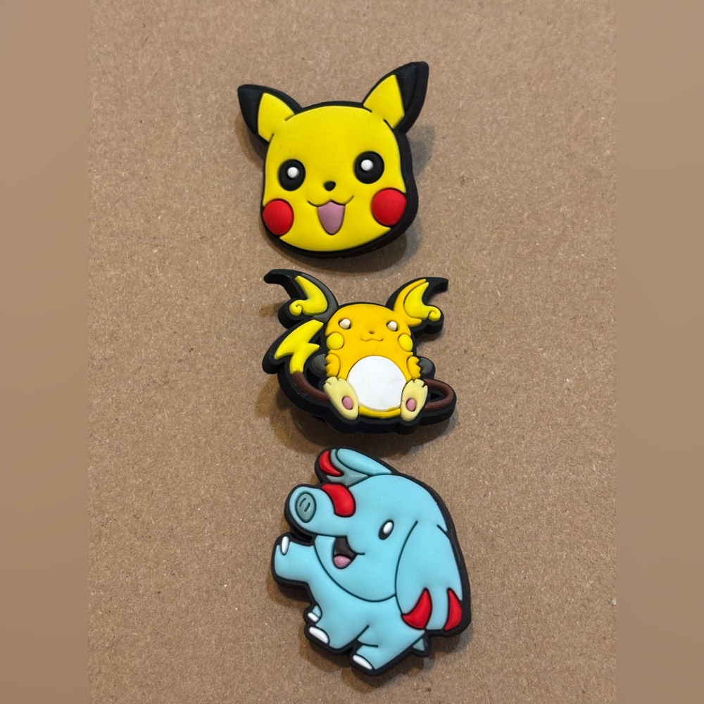 🩵💙Crocs 10 pc charm pikachu Colorful Cartoon Pet. - Picture 2 of 7